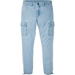 Dżinsy bojówki Regular Fit Straight bonprix niebieski "bleached”. Niebieskie jeansy męskie bonprix, m, bez wzorów. Za 49,99 zł.