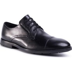 Półbuty CLARKS - Ronnie Cap 261480257 Black Leather. Czarne buty wizytowe męskie Clarks, ze skóry, bez zapięcia. Za 429,00 zł.
