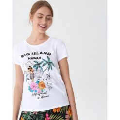 T-shirt z nadrukiem Hawaii - Biały. Białe t-shirty damskie House, s, z nadrukiem, bez kołnierzyka. W wyprzedaży za 19,99 zł.