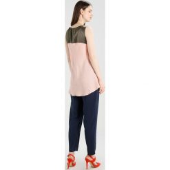 Bluzki asymetryczne: Sisley Bluzka pink