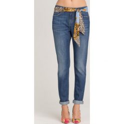 JEANSY SLIM FIT LIU JO. Niebieskie jeansy damskie Liu Jo, w paski, z elastanu. Za 629,30 zł.