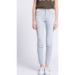 Wrangler - Jeansy. Niebieskie jeansy damskie Wrangler, z elastanu. W wyprzedaży za 159,90 zł.