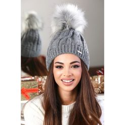 Czapka ROSENA DARK GREY. Szare czapki damskie Czapka ROSENA DARK GREY, na zimę, bez wzorów. W wyprzedaży za 29,00 zł.