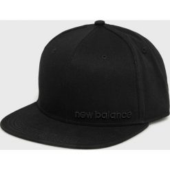 New Balance - Czapka. Czarne czapki męskie New Balance, bez wzorów, z bawełny. W wyprzedaży za 79,90 zł.