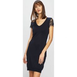 Vero Moda - Sukienka. Różowe sukienki damskie Vero Moda, s, bez wzorów, z wiskozy, bez kołnierzyka, z krótkim rękawem, krótkie, mini, dopasowane. W wyprzedaży za 89,90 zł.