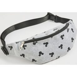Saszetka nerka Mickey Mouse - Jasny szary. Szare nerki damskie Sinsay, z motywem z bajki, bez dodatków. Za 39,99 zł.