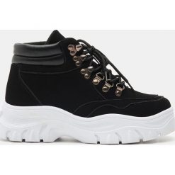 Sneakersy na grubej podeszwie - Czarny. Czarne sneakersy damskie Sinsay. Za 79,99 zł.