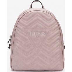 Guess Zana Large Plecak Różowy. Różowe plecaki damskie Guess, z aplikacjami, z materiału. Za 593,95 zł.
