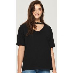 T-shirty damskie: T-shirt z dżetami – Czarny