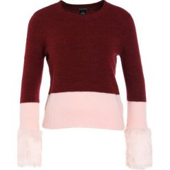 Club Monaco TESSLYN Sweter pale pink. Różowe bluzy damskie marki Club Monaco, bez wzorów, z elastanu, bez rękawów, bez kaptura. W wyprzedaży za 419,60 zł.