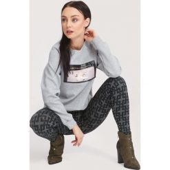 Jasnoszara Bluza Extrovert. Szare bluzy damskie other, l. Za 54,99 zł.