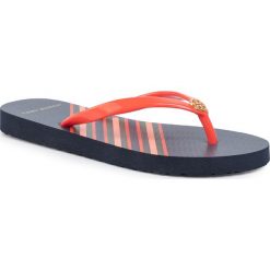 Japonki TORY BURCH - Thin Flip Flop 60419 Red/Navy Brush Stripe 600. Czarne klapki damskie Tory Burch, bez wzorów, z tworzywa sztucznego, bez obcasa. W wyprzedaży za 209,00 zł.