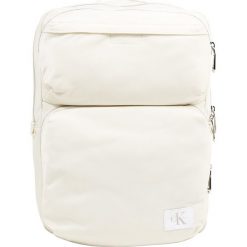 Calvin Klein Jeans PILOT SQUARE BACKPACK Plecak white. Białe plecaki męskie Calvin Klein Jeans, bez wzorów, z jeansu. Za 669,00 zł.