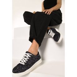 Granatowe Buty Sportowe Houndred Suns. Niebieskie buty sportowe damskie Born2be, bez wzorów, sportowe. W wyprzedaży za 39,99 zł.