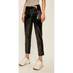Guess Jeans - Spodnie. Czarne spodnie damskie Guess Jeans, s, z haftami, z elastanu. Za 419,90 zł.