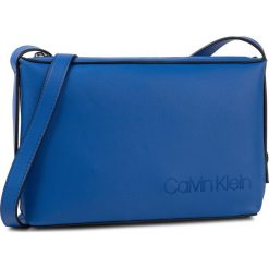 Torebka CALVIN KLEIN - Attached Ew Xbody K60K605652 CH5. Niebieskie listonoszki damskie Calvin Klein, bez wzorów, ze skóry ekologicznej, wizytowe, bez dodatków. Za 359,00 zł.