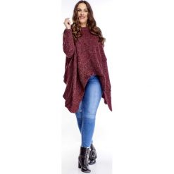 Asymetryczny sweter bordowy. Czerwone swetry damskie N/A, plus size, bez wzorów, bez rękawów, bez kaptura. Za 98,46 zł.