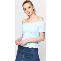 Jasnoniebieska Bluzka Summer Story. Niebieskie bluzki damskie Born2be, s, bez wzorów, bez kołnierzyka, z krótkim rękawem. Za 79,99 zł.