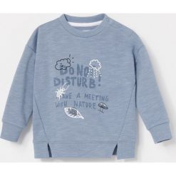 Dzianinowa bluza dresowa z nadrukiem - Niebieski. Niebieskie bluzy męskie Reserved, m, z nadrukiem, z dzianiny, bez kołnierzyka, bez rękawów, bez kaptura. Za 49,99 zł.