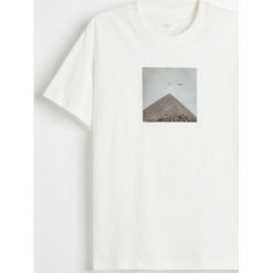 T-shirt z naszywką - Kremowy. Białe t-shirty męskie Reserved, s, z aplikacjami, bez kołnierzyka. Za 49,99 zł.