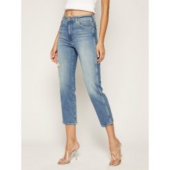 Jeansy Regular Fit Wrangler The Retro W22AJH96M. Niebieskie jeansy damskie Wrangler, m, bez wzorów, z jeansu. W wyprzedaży za 279,00 zł.