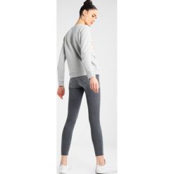 Bluzy damskie: Lee FOIL LOGO Bluza grey