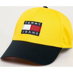 Tommy Jeans - Czapka. Żółte czapki damskie Tommy Jeans, z aplikacjami, z bawełny. Za 179,90 zł.