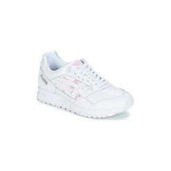 Buty Asics GEL-SAGA SAKURA LEATHER. Białe trampki i tenisówki damskie marki Asics, bez wzorów, bez zapięcia. Za 529,00 zł.