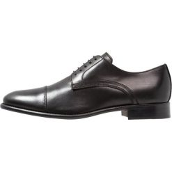 Florsheim RAVEL Eleganckie buty black. Czarne buty wizytowe męskie marki Florsheim, bez wzorów, ze skóry, eleganckie, na sznurówki. Za 779,00 zł.