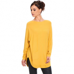 Sweter "Fiona" w kolorze musztardowym. Żółte swetry klasyczne damskie marki Cosy Winter, s, ze splotem, z okrągłym kołnierzem. W wyprzedaży za 181,95 zł.