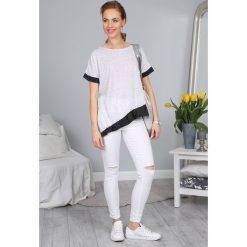 T-shirt Biały 2906. Białe t-shirty damskie marki Fasardi, bez wzorów, bez kołnierzyka. Za 19,90 zł.