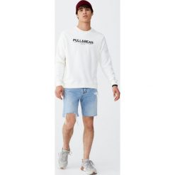 Bluza basic z logo. Białe bluzy męskie rozpinane marki Pull&Bear, m. Za 79,90 zł.