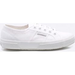Superga - Tenisówki. Białe trampki i tenisówki damskie marki Superga, bez wzorów, z materiału, na sznurówki. W wyprzedaży za 179,90 zł.