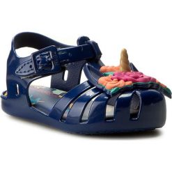 Sandały MELISSA - Mini Melissa Aranha + Fabula B 32204 Blue 01380. Niebieskie sandały dziewczęce marki Melissa, z tworzywa sztucznego, bez zapięcia. W wyprzedaży za 149,00 zł.