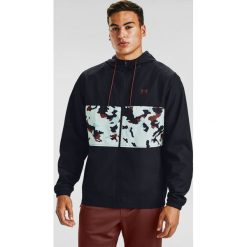 Under Armour Sportstyle Wind Camo Kurtka Czarny Wielokolorowy. Czarne płaszcze męskie Under Armour, na wiosnę, l, bez wzorów, z poliesteru. Za 274,95 zł.