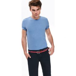 T-shirt krótki rękaw męski. Niebieskie t-shirty męskie Top Secret, xl, bez wzorów, z dzianiny, klasyczne, z klasycznym kołnierzykiem, krótkie. W wyprzedaży za 14,99 zł.
