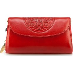 Torebka damska. Czarne listonoszki damskie Wittchen, w paski, ze skóry, eleganckie, bez dodatków. Za 559,90 zł.
