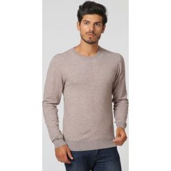 Swetry klasyczne męskie: Sweter w kolorze szarobrązowym