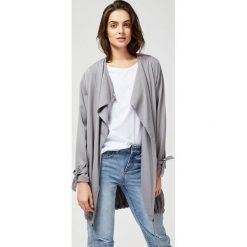 Lekka wiosenna kurtka typu parka. Szare kurtki damskie Moodo, na wiosnę, s, bez wzorów, z wiskozy, długie. Za 79,99 zł.