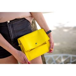 Boxy Bag Yellow - dwuczęściowa torebka. Żółte torebki klasyczne damskie marki Pakamera. Za 429,00 zł.