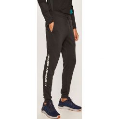 Under Armour - Spodnie. Czarne spodnie męskie Under Armour, na co dzień, xl, bez wzorów, z bawełny, sportowe. Za 229,90 zł.
