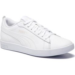 Sneakersy PUMA - Smash Wns v2 L365208 04 Puma White/Puma White. Białe półbuty damskie Puma, ze skóry ekologicznej. W wyprzedaży za 159,99 zł.
