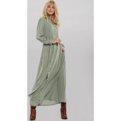 Zielona Sukienka Samba. Zielone sukienki damskie Renee, s, w paski, z koszulowym kołnierzykiem, bez rękawów, długie, maxi, rozkloszowane. Za 129,99 zł.