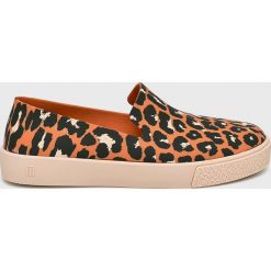 Melissa - Tenisówki. Pomarańczowe trampki i tenisówki damskie Melissa, bez wzorów, ze skóry, bez zapięcia. W wyprzedaży za 199,90 zł.