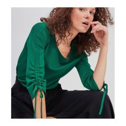 Sweter damski. Szare swetry damskie marki Promod, bez wzorów, z dzianiny, eleganckie, bez rękawów, długie, bez kaptura. Za 99,90 zł.
