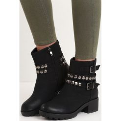 Czarne Matowe Botki Pack a Rod. Czarne workery damskie Born2be, militarne, na niskim obcasie, na płaskiej podeszwie, z paskami. Za 64,99 zł.