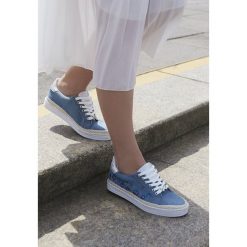 Jasnoniebieskie Trampki Subways Noise. Niebieskie espadryle damskie Born2be, z haftami, na sznurówki. Za 69,99 zł.