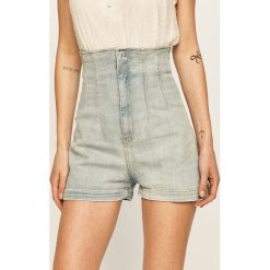 Guess Jeans - Szorty jeansowe. Niebieskie szorty damskie Guess Jeans, m, z haftami, z bawełny, casualowe, z podwyższonym stanem. Za 419,90 zł.