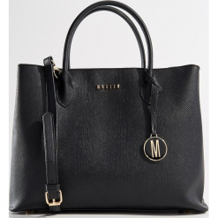 Fakturowa torebka city bag - Czarny. Czarne torebki klasyczne damskie Mohito. Za 139,99 zł.
