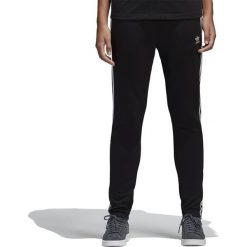 ADIDAS CUFFED TRUCK PANTS > CE5607. Spodnie damskie Adidas, s, z bawełny, street. Za 239,99 zł.